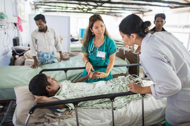 MANY ROHINGYA ARE SICK AND INJURED AND NEED MEDICAL ATTENTION.