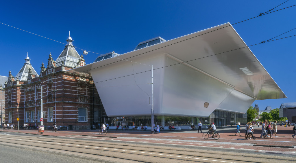 Stedelijk Museum view of the original building (A.W. Weissman, 1895) and new building designed by Benthem Crouwel Architects, foto John Lewis Marshall.