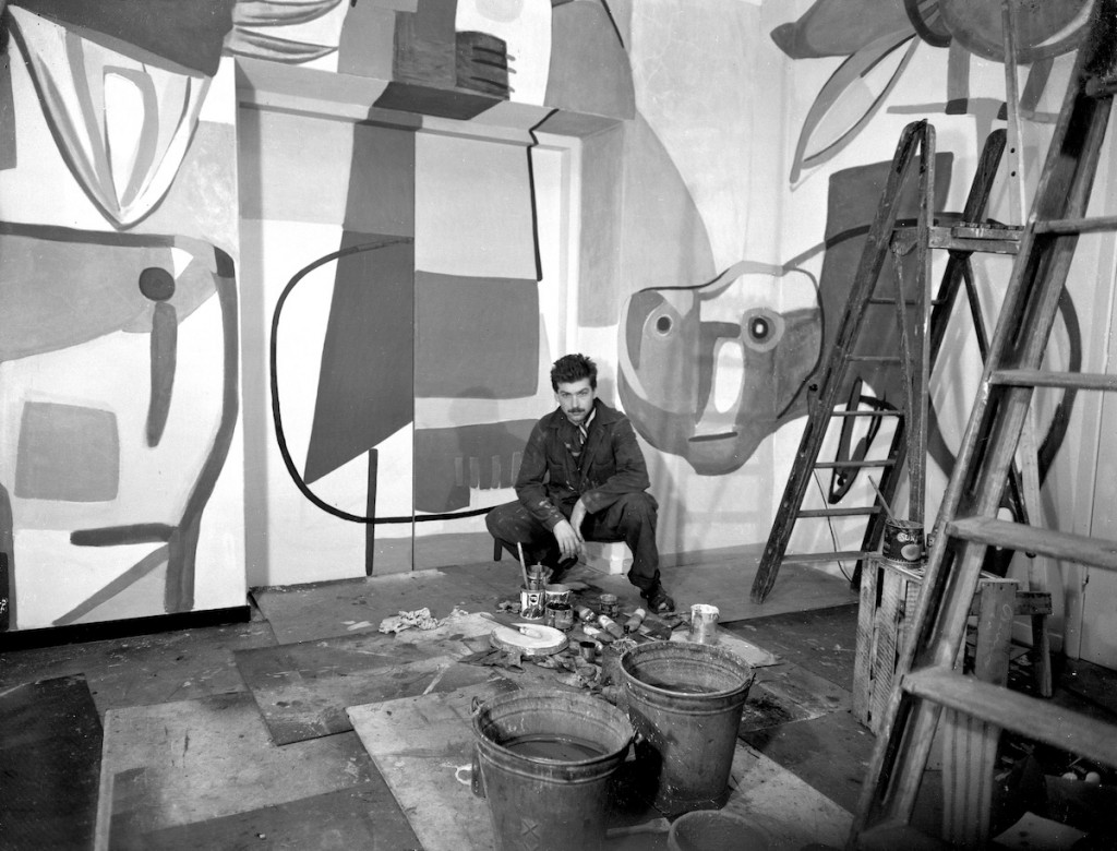 Karel Appel bij de Appelbar. Collectie Stedelijk Museum Amsterdam.