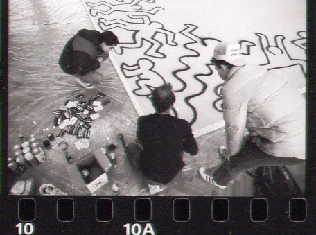 Jan Rothuizen, Keith Haring and Niels Meulman. Stedelijk Museum Amsterdam Archive. Photo: Chris Reinewald. © Keith Haring Foundation