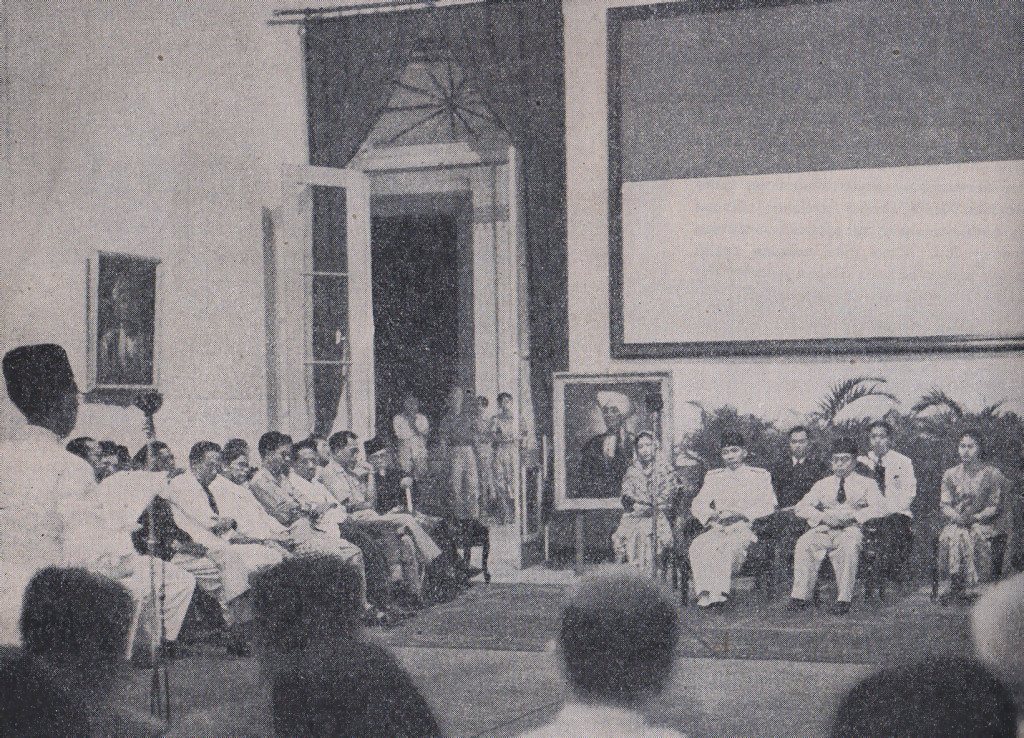 Sukarno and Hatta commemorating Independence Day, 17 August 1947, at the Yogyakarta Presidential Palace. Ki Hajar Dewantara, as the leader of this ceremony, is giving a speech (Photo: Lukisan Revolusi Rakjat Indonesia, 1945–1949).