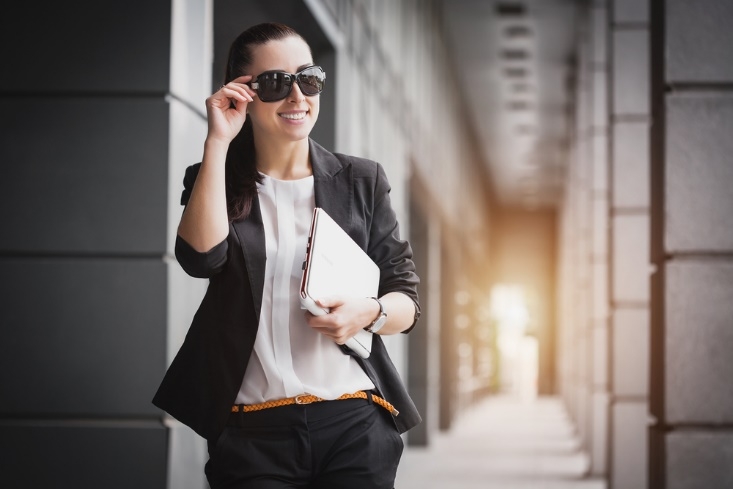 Career Expat Smartexpat Description generated with high confidence