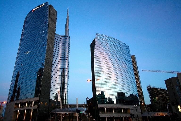 A view of a city Description generated with high confidence