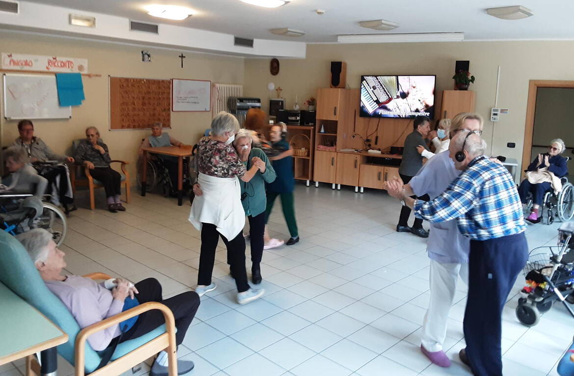 Immagine: BALLO E CANTO IN ALLEGRIA