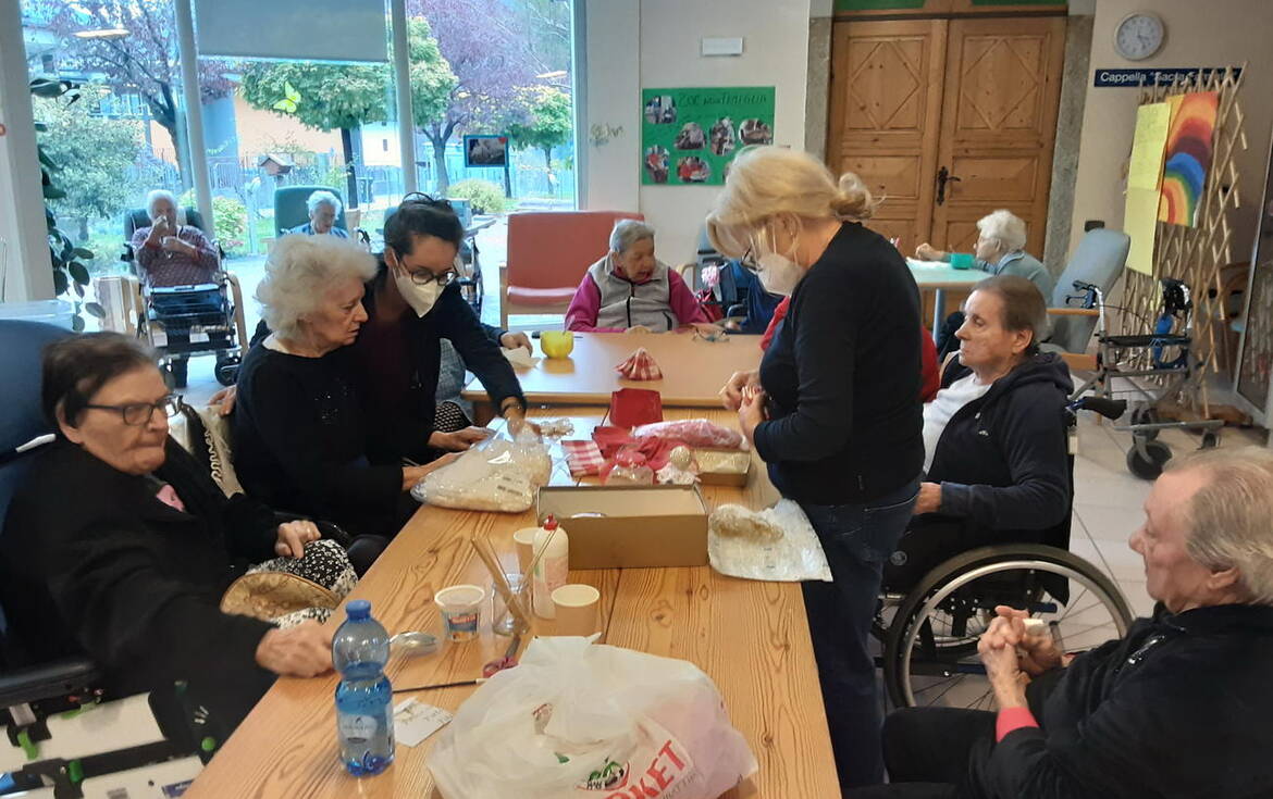 Immagine: Laboratori a tema Natalizio, in collaborazione con le volontarie