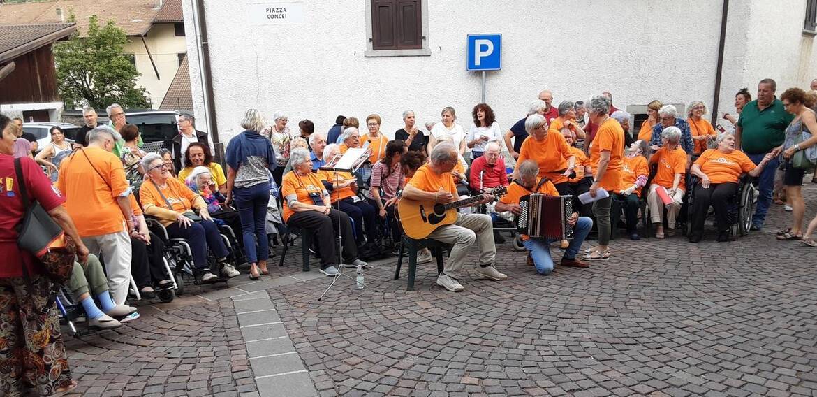 Immagine: Esibizione del "Coro Giovinezza" alla Festa della Musica 2023