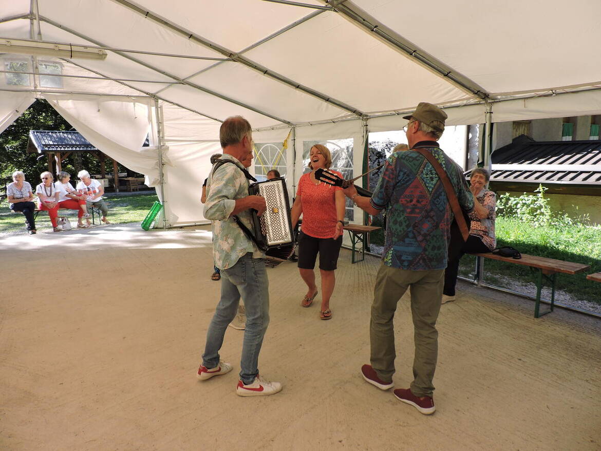 Immagine: Merenda a Malga Cita