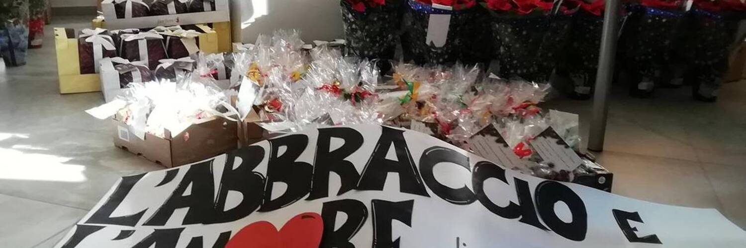 L'abbraccio e l'amore di una Comunità Solidale entrano anche da una porta chiusa