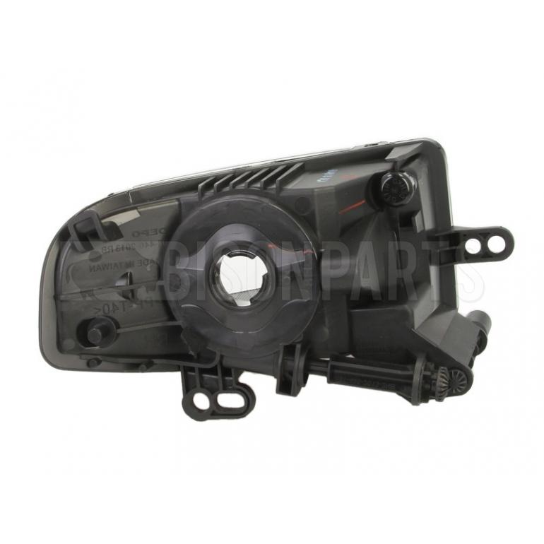 FOG LAMP PASSENGER SIDE LH (CORNER OF LAMP POINTS DOWNWARDS)