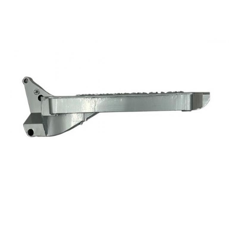 LOWER FOOTSTEP WITH TREAD PLATE DRIVER SIDE RH