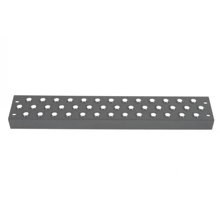 FRONT BUMPER CENTRE STEP TREAD PLATE