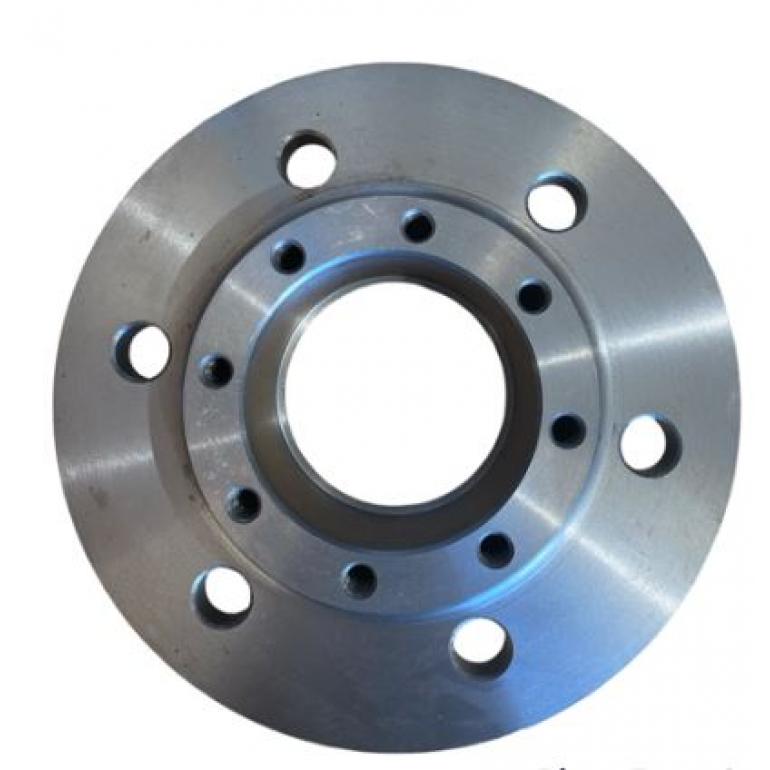 REAR WHEEL HUB WITH WHEEL STUDS