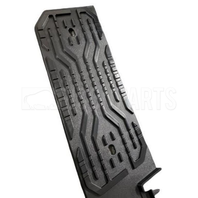 FRONT BUMPER CENTRE STEP TREAD PLATE
