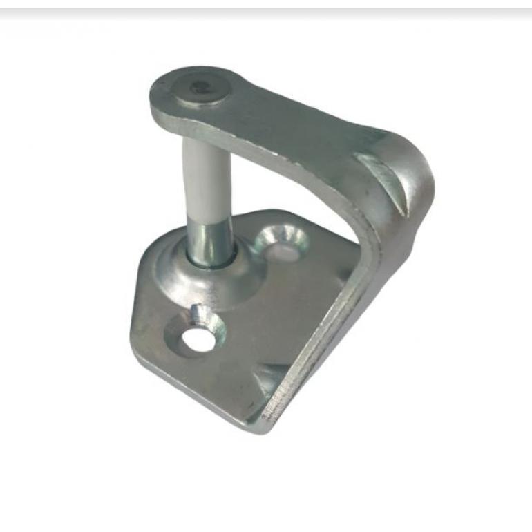 REAR DOOR CENTRE LATCH STRIKER CATCH