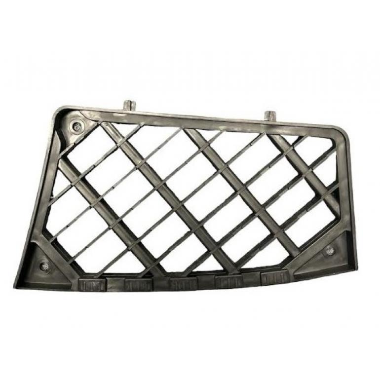 'PLASTIC LOWER STEP SURROUND TREAD PLATE DRIVER SIDE RH