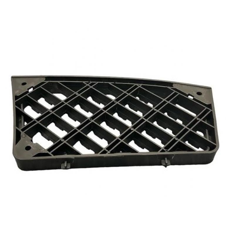 'PLASTIC LOWER STEP SURROUND TREAD PLATE DRIVER SIDE RH