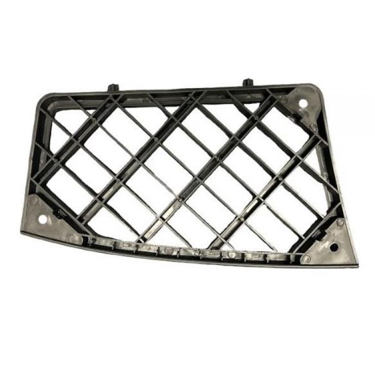 'PLASTIC LOWER STEP SURROUND TREAD PLATE DRIVER SIDE RH