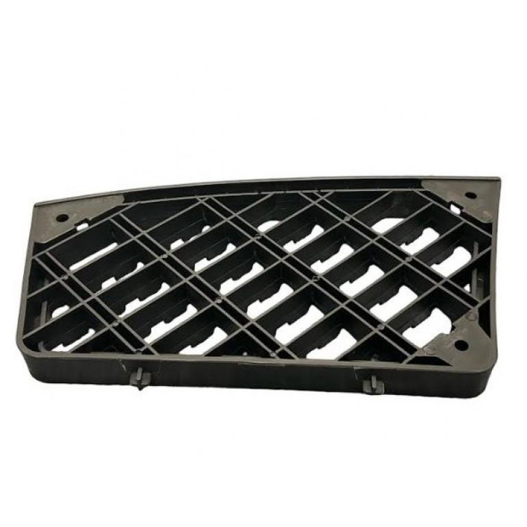 'PLASTIC LOWER STEP SURROUND TREAD PLATE PASSENGER SIDE LH