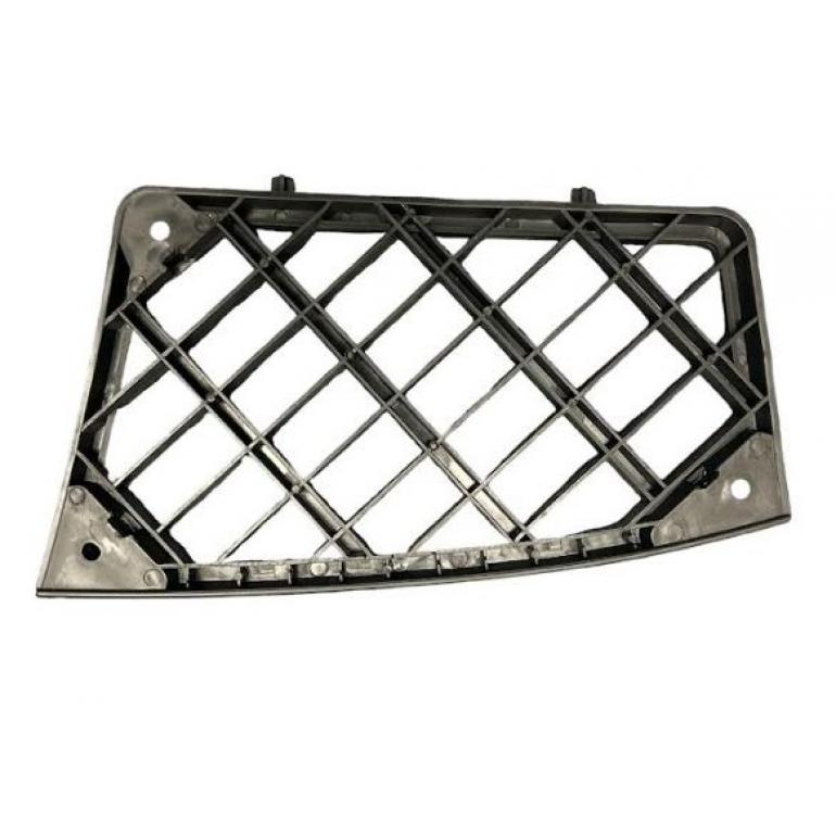 'PLASTIC LOWER STEP SURROUND TREAD PLATE PASSENGER SIDE LH
