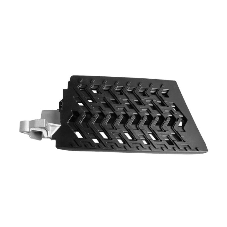 LOWER FOOTSTEP WITH TREAD PLATE PASSENGER SIDE LH