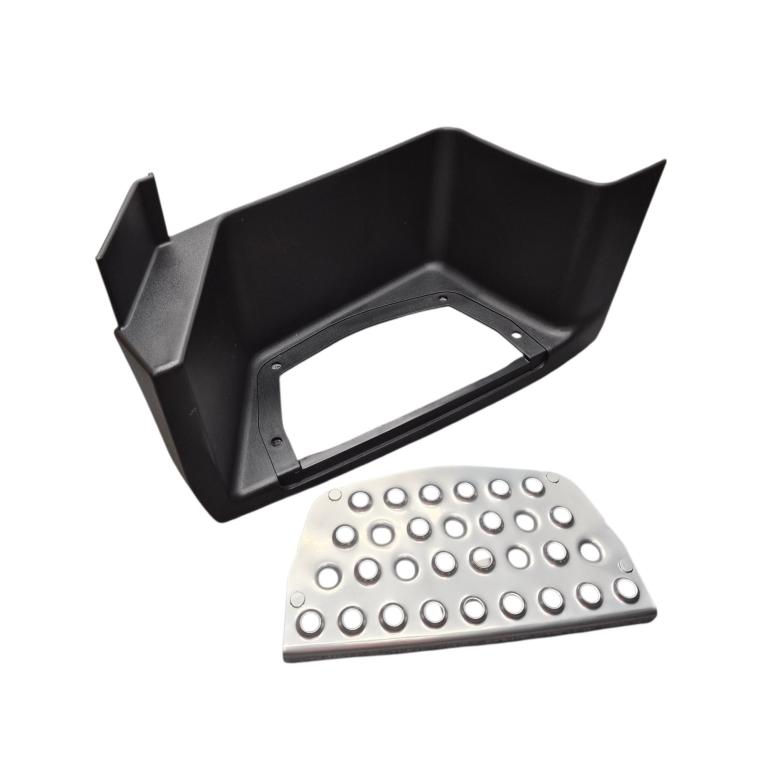 LOWER STEP SURROUND WITH TREAD PLATE PASSENGER SIDE LH