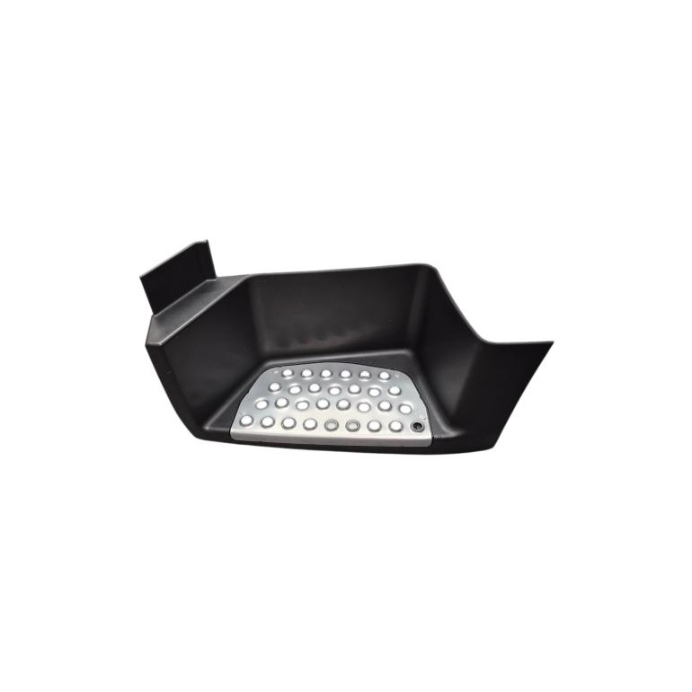 LOWER STEP SURROUND WITH TREAD PLATE PASSENGER SIDE LH