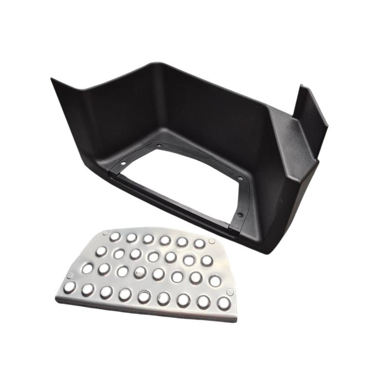 LOWER STEP SURROUND WITH TREAD PLATE DRIVER SIDE RH