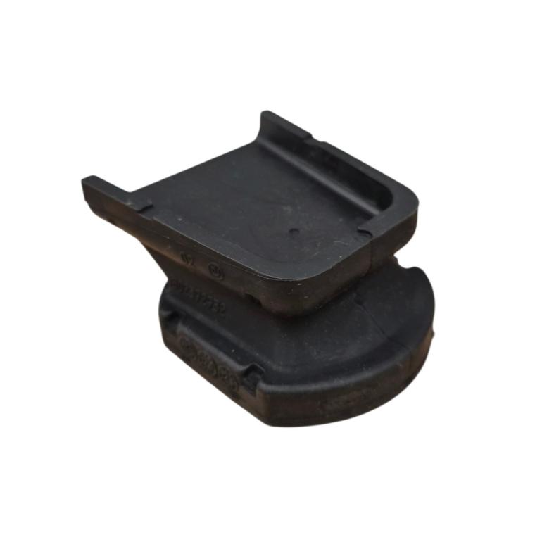 FRONT SUSPENSION LEAF SPRING SLIPPER