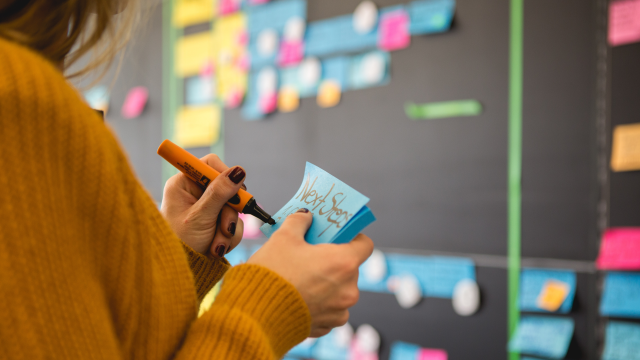 Agiles-arbeiten-Scrum-Titelbild-6555.jpg