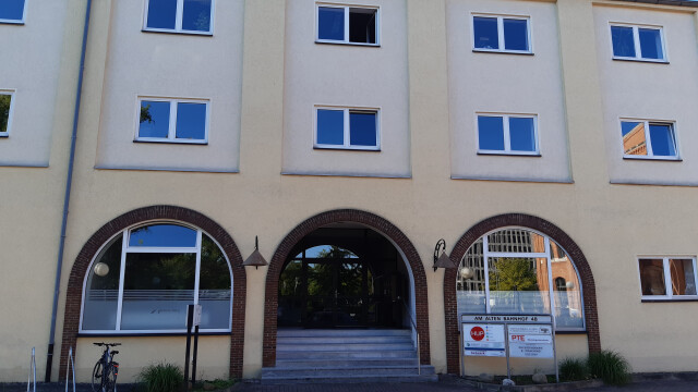 Unser Bürogebäude mit Hauptzugang