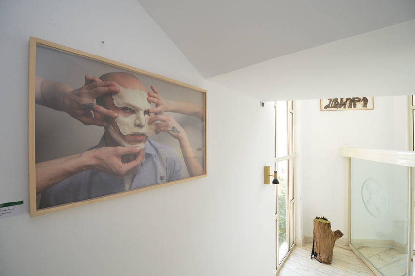 Foto: Leonhard Angerer, da sinistra: Michael Fliri "Give Doubt the Benefit of the Doubt (Make up)", Hubert Kostner "Tyrol 9"