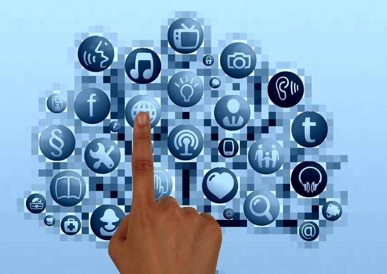 Immagine: finger-Foto di Gerd Altmann da Pixabay