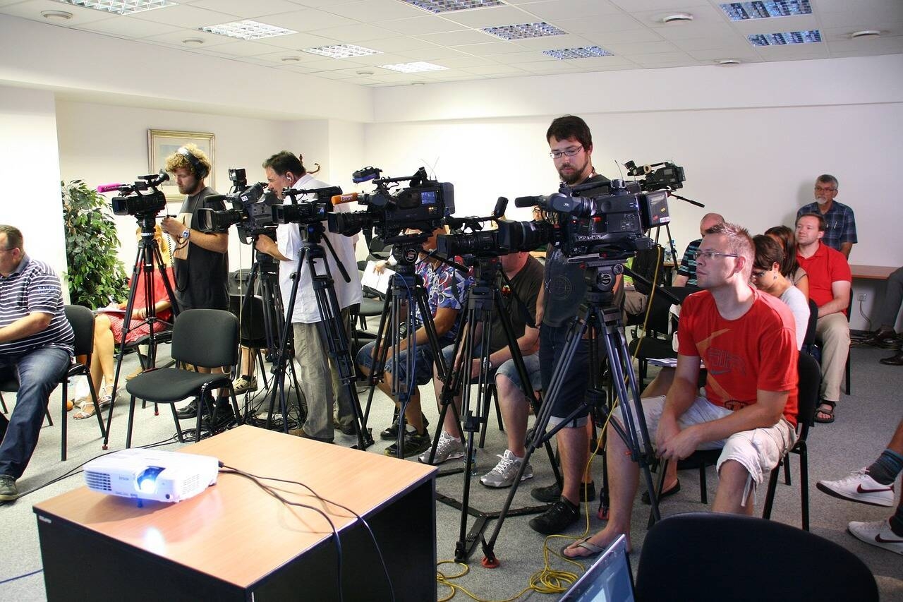 Immagine: press-conference-Foto di Ivča da Pixabay