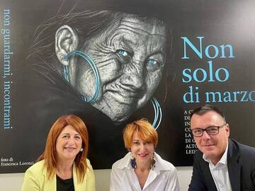 Ti guardo. Mi vedi?