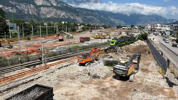 Trasporto materiale dal cantiere del Bypass da Trento a Lavis Trasporto materiale dal cantiere del Bypass da Trento a Lavis