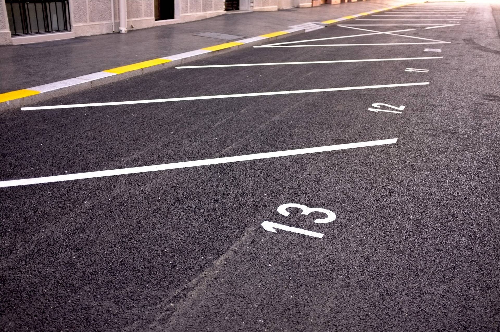 Immagine: parking-lot-gbd15bea5a_1920