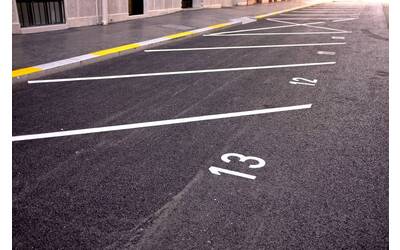 Immagine: parking-lot-gbd15bea5a_1920