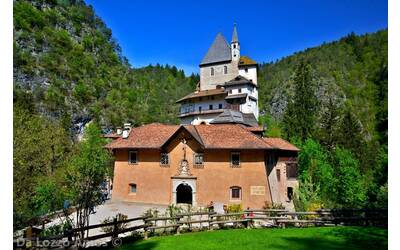 Immagine: Santuario di San Romedio