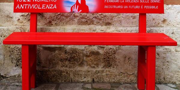 Immagine decorativa per il contenuto “𝗨𝗻𝗮 𝘃𝗮𝗹𝗹𝗲 𝗰𝗼𝗻𝘁𝗿𝗼 𝗹𝗮 𝘃𝗶𝗼𝗹𝗲𝗻𝘇𝗮” 