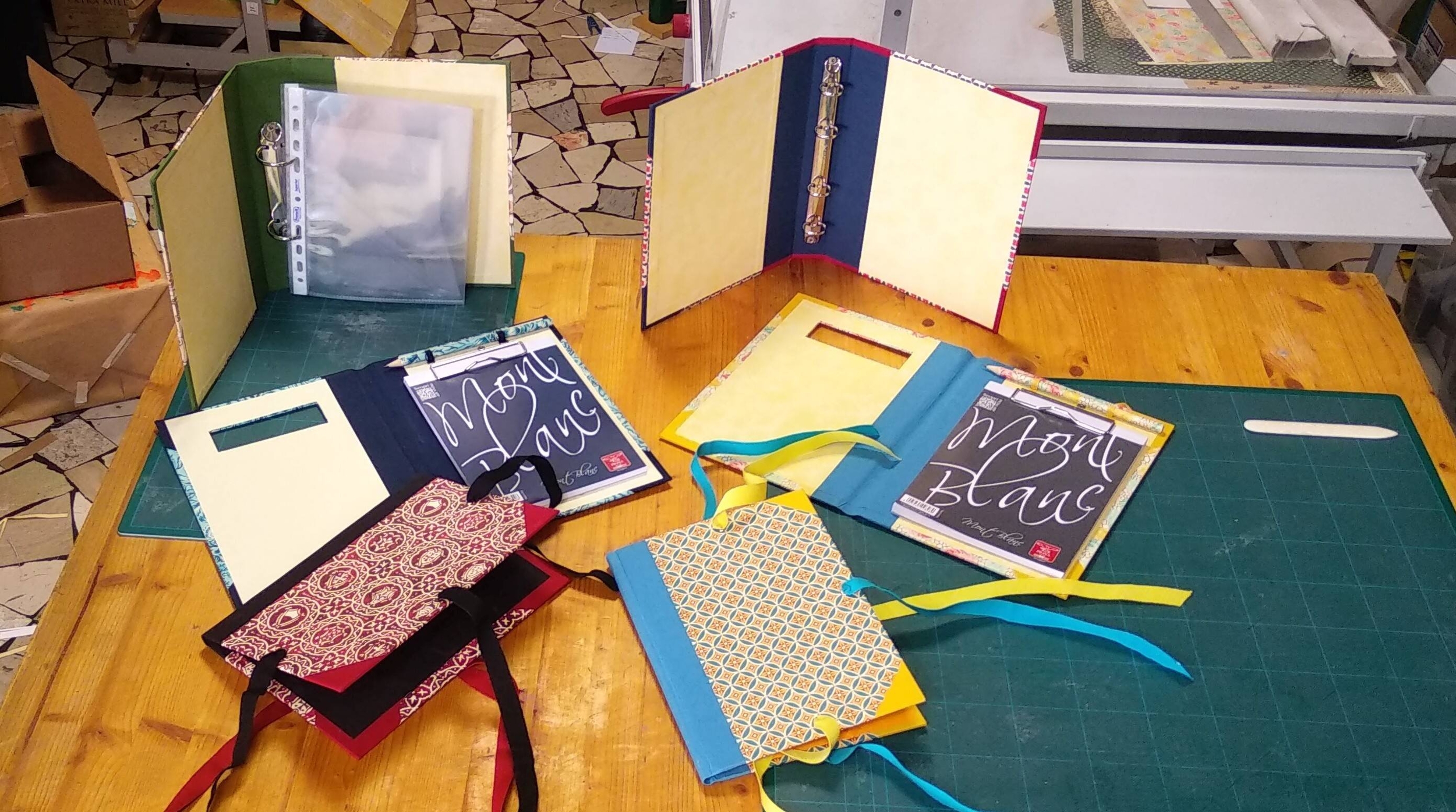 Immagine: cartelle_corso cartotecnica1_foto_fabricharte