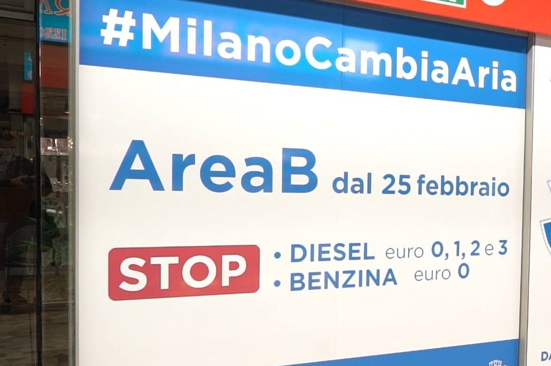 Milano, Area B: arriva la deroga per gli over 70, ma solo con l'installazione di una scatola nera