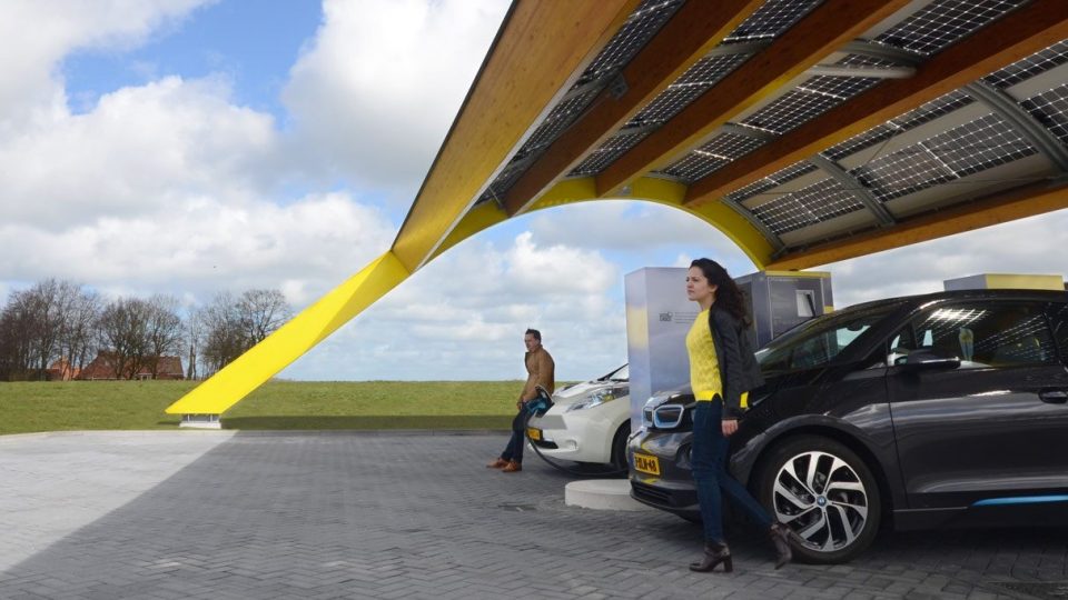 Fastned electrisch rijden Supersnel laden Overal langs de snelweg