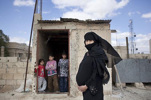 %69 من السوريين بالأردن تحت "خط الفقر"