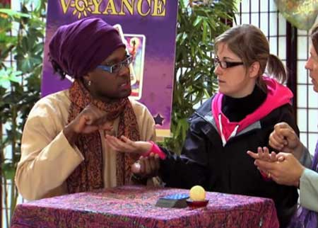 قارئة  الكف