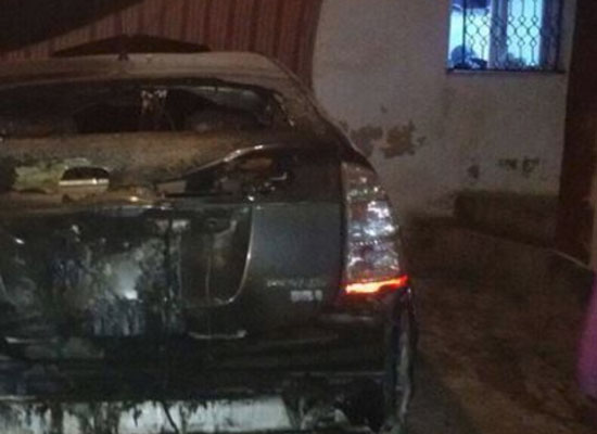 إحراق سيارة بالصريح على خلفية الاحداث الاخيرة إحراق سيارة بالصريح على خلفية الاحداث الاخيرة
