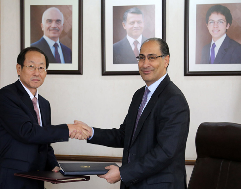 توقيع اتفاقيات بين الاردن وكوريا تشمل 3 منح بقيمة 18 مليون دولار توقيع اتفاقيات بين الاردن وكوريا تشمل 3 منح بقيمة 18 مليون دولار