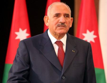 الذنيبات يتسلم قلادة الكشاف العربي