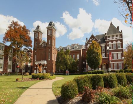 إصابة 8 اشخاص في انهيار سقف بجامعة كاليفورنيا