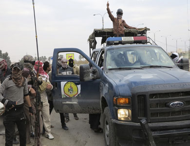 اشتباكات في الفلوجة وسقوط قذائف على مقر للجيش العراقي بالرمادي