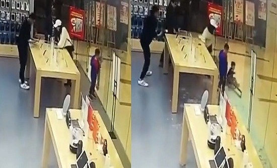 بالفيديو.. تحطم باب زجاجي في وجه طفل بالفيديو.. تحطم باب زجاجي في وجه طفل